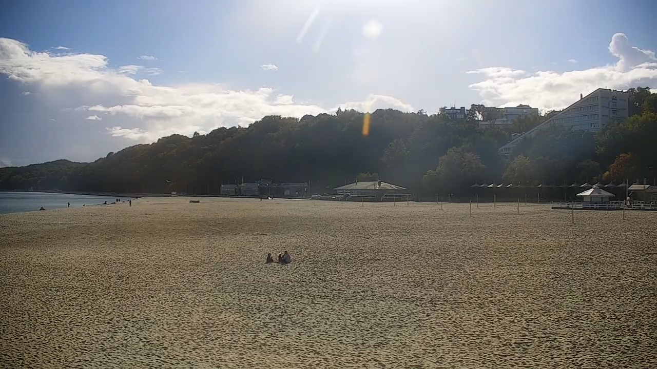 GDYNIA - widok na plażę i marinę - 14 październik 2026, 11:27