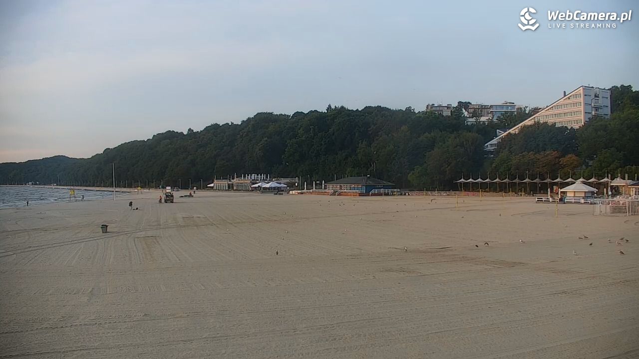 GDYNIA - widok na plażę i marinę - 28 sierpień 2026, 06:09