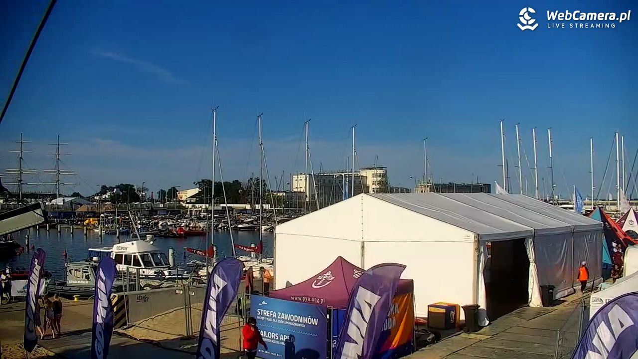 GDYNIA - widok na plażę i marinę - 15 lipiec 2026, 17:56