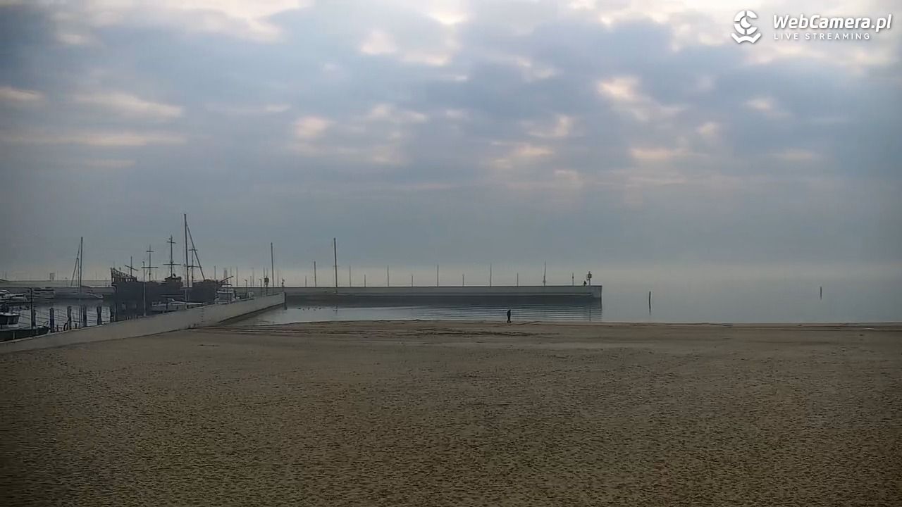 GDYNIA - widok na plażę i marinę - 15 kwiecień 2026, 08:27