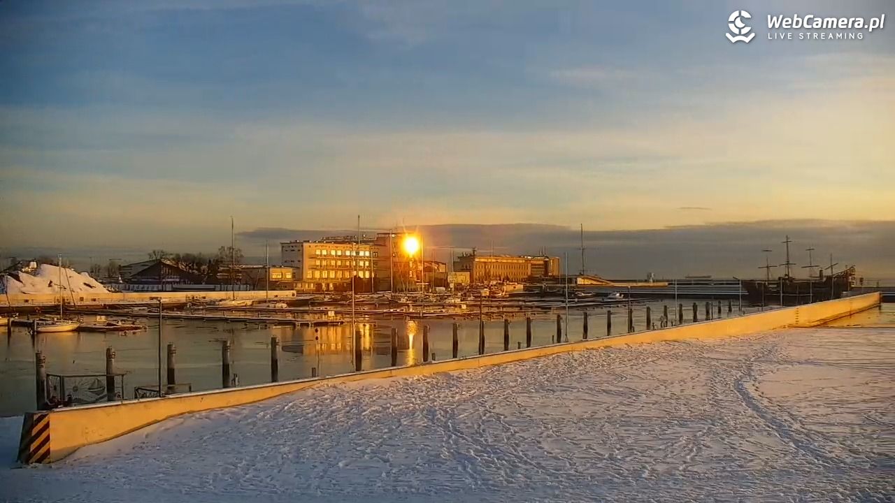 GDYNIA - widok na plażę i marinę - 15 styczeń 2026, 08:27