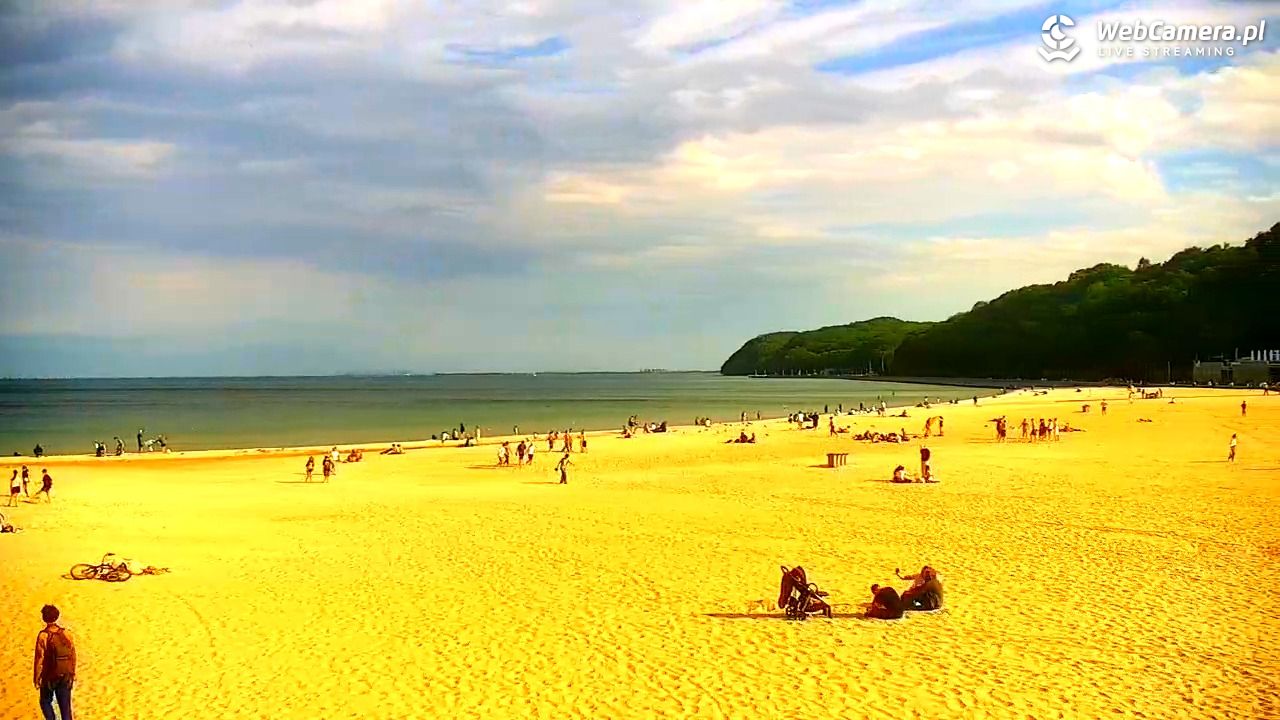 GDYNIA - widok na plażę i marinę - 26 maj 2026, 17:16