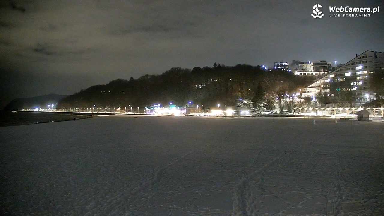 GDYNIA - widok na plażę i marinę - 13 styczeń 2026, 18:56