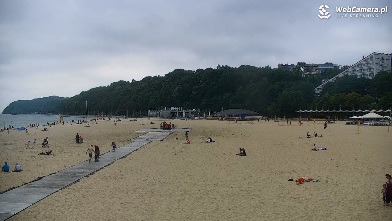 GDYNIA - widok na plażę i marinę - 13 lipiec 2026, 15:44