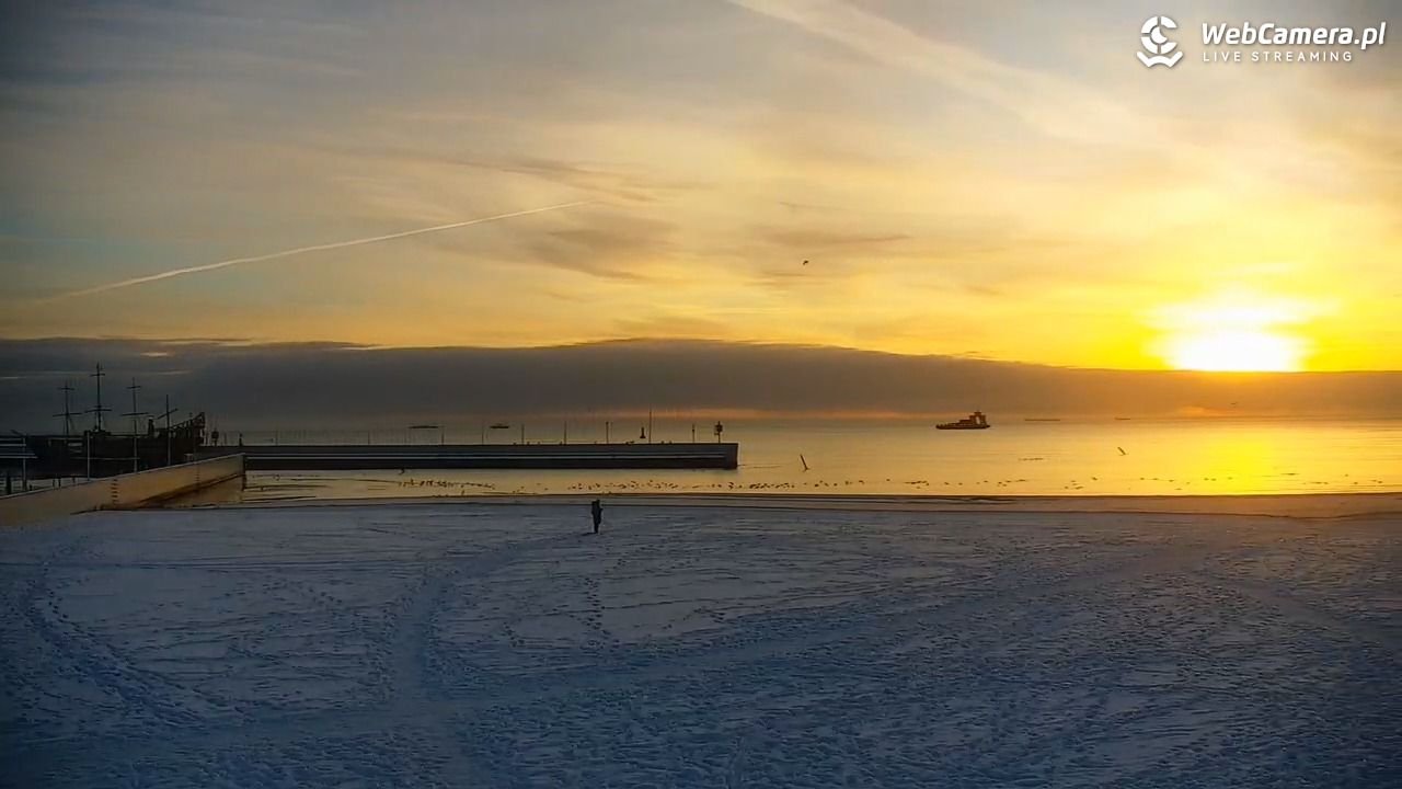 GDYNIA - widok na plażę i marinę - 15 styczeń 2026, 08:12