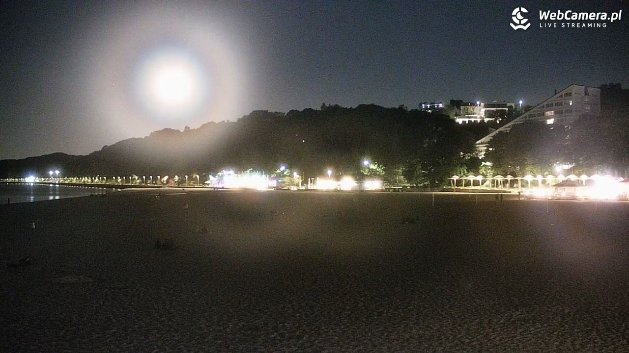 GDYNIA - widok na plażę i marinę - 31 maj 2026, 00:03