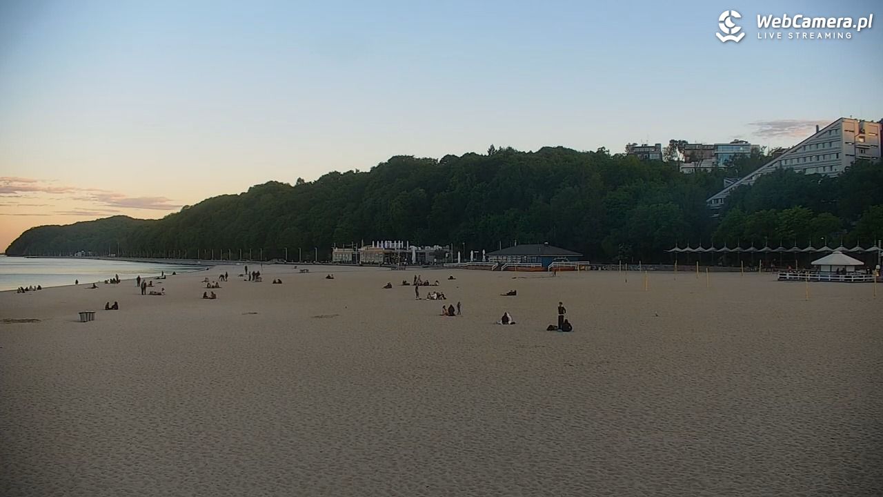 GDYNIA - widok na plażę i marinę - 27 maj 2026, 20:42