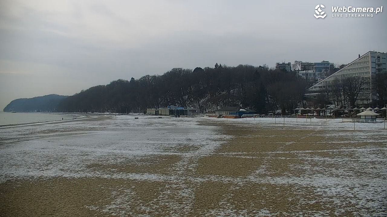 GDYNIA - widok na plażę i marinę - 27 luty 2026, 07:30