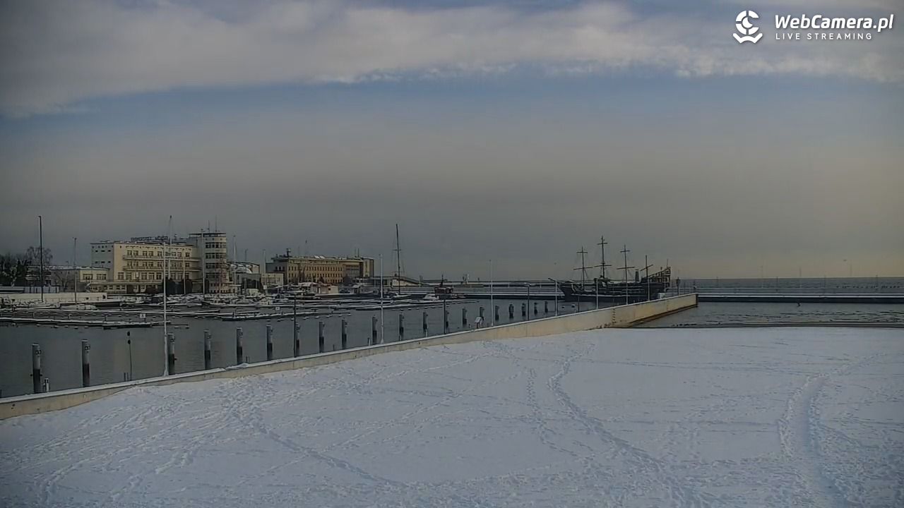 GDYNIA - widok na plażę i marinę - 13 styczeń 2026, 10:25