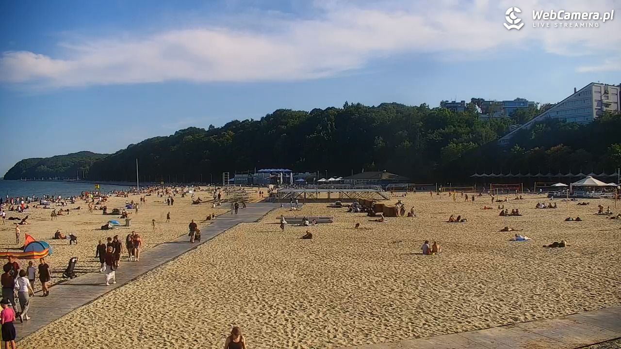 GDYNIA - widok na plażę i marinę - 14 lipiec 2026, 17:47