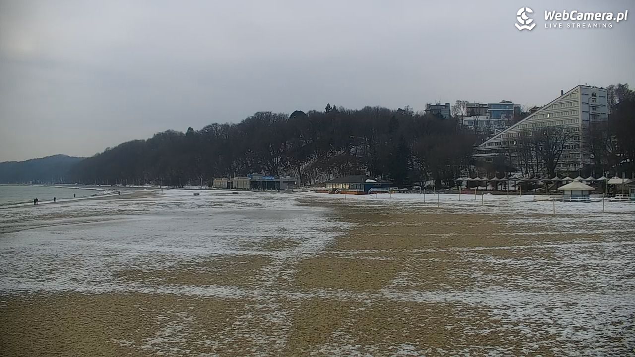 GDYNIA - widok na plażę i marinę - 27 luty 2026, 08:20