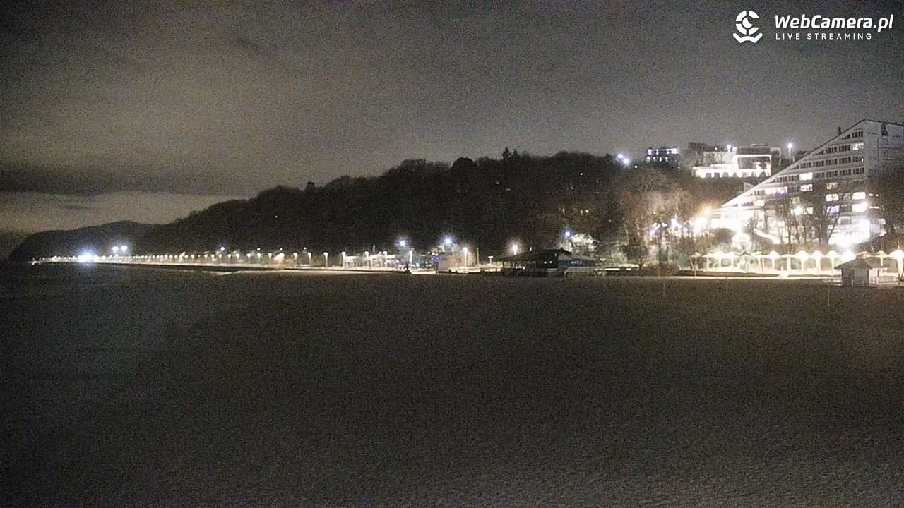 GDYNIA - widok na plażę i marinę - 25 listopad 2025, 00:04