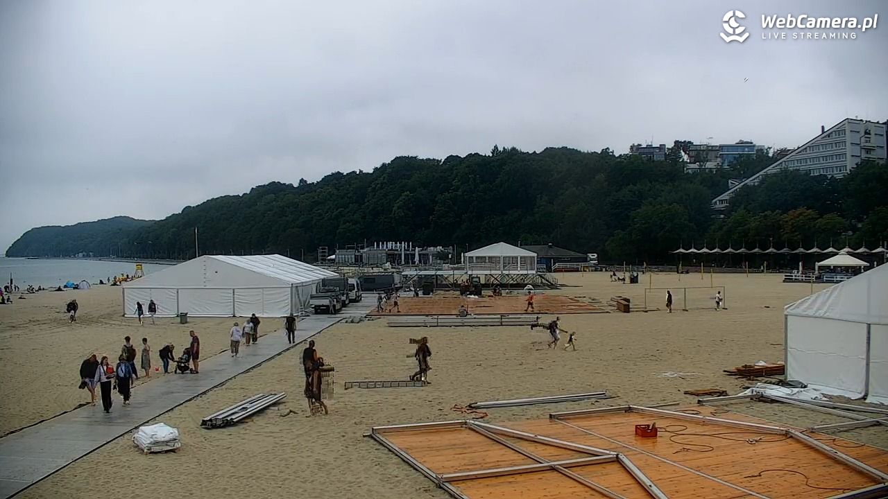 GDYNIA - widok na plażę i marinę - 15 lipiec 2026, 11:52
