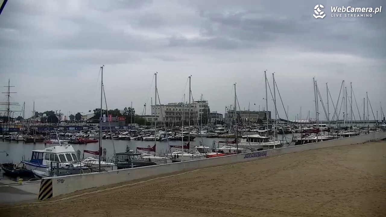 GDYNIA - widok na plażę i marinę - 29 sierpień 2026, 06:40