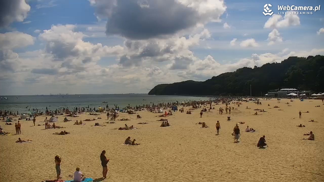GDYNIA - widok na plażę i marinę - 01 sierpień 2025, 12:50