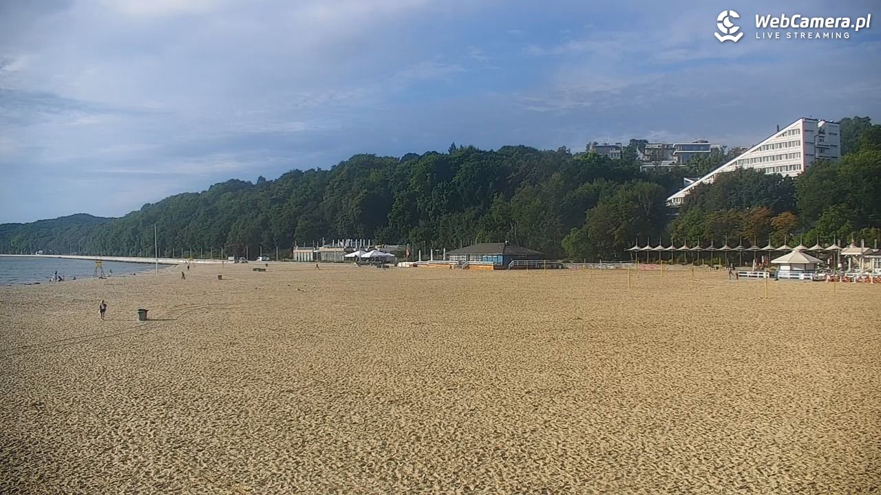 GDYNIA - widok na plażę i marinę - 30 sierpień 2026, 08:02