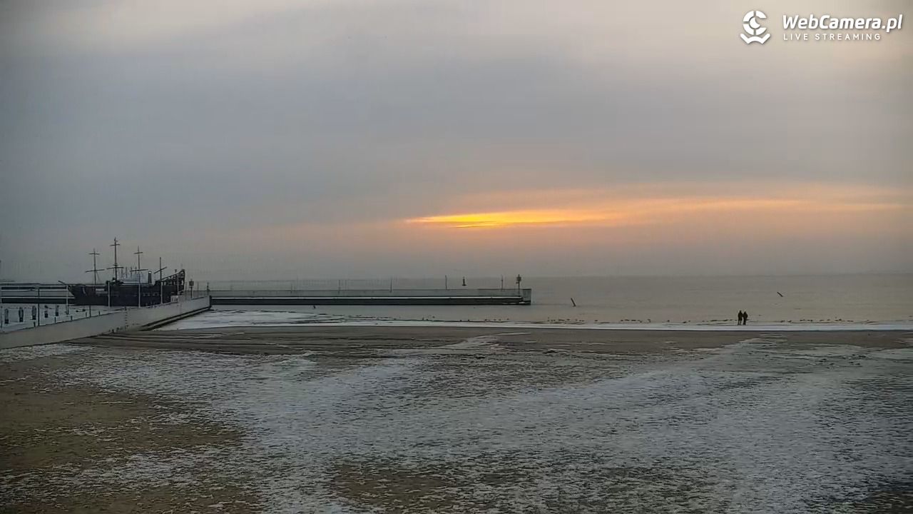 GDYNIA - widok na plażę i marinę - 27 luty 2026, 06:50