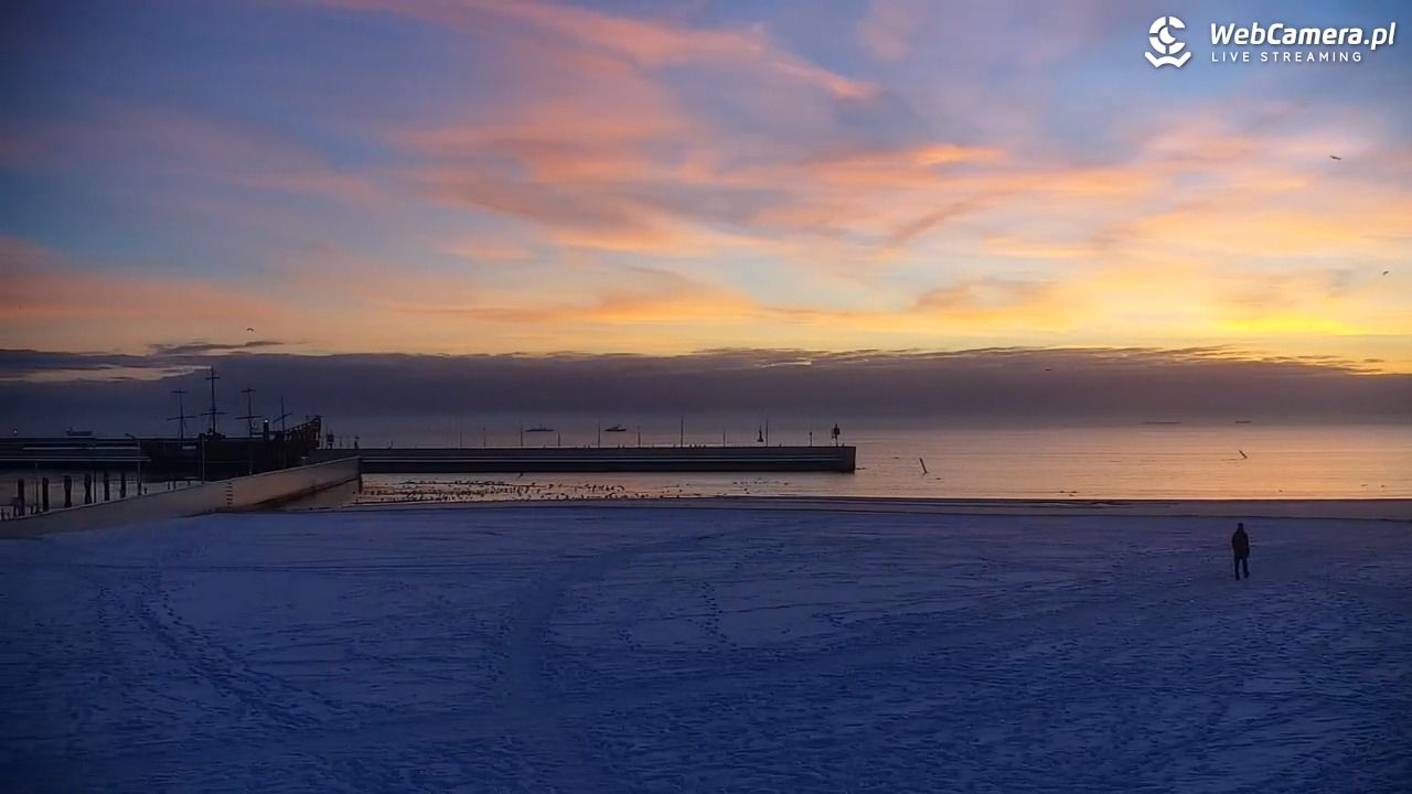 GDYNIA - widok na plażę i marinę - 15 styczeń 2026, 07:48