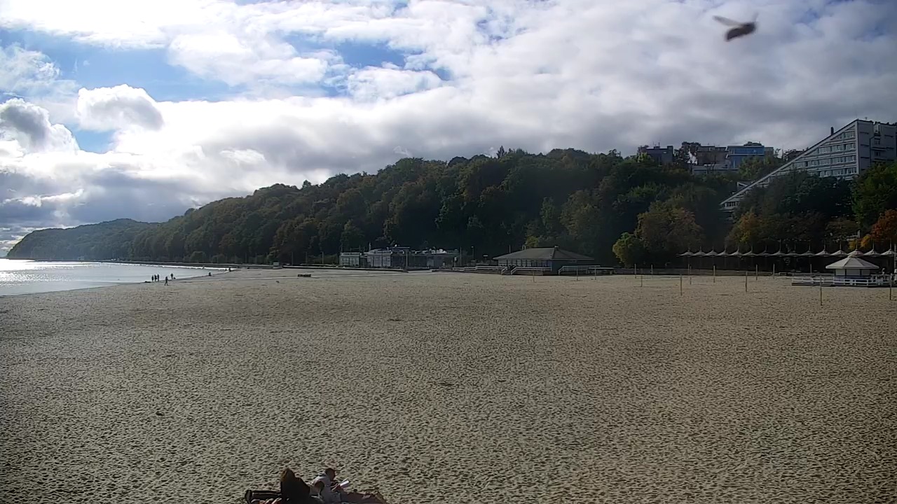 GDYNIA - widok na plażę i marinę - 12 październik 2026, 09:06