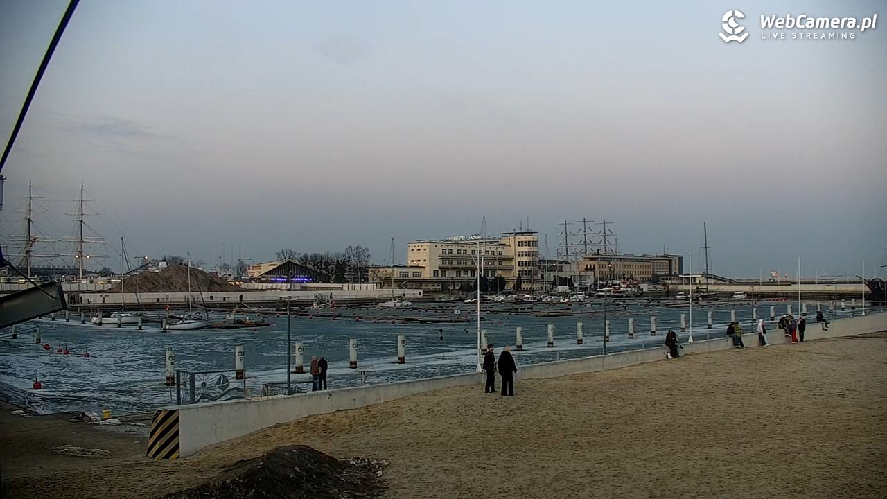 GDYNIA - widok na plażę i marinę - 28 luty 2026, 17:22