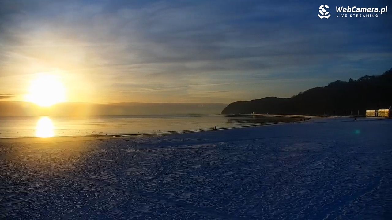 GDYNIA - widok na plażę i marinę - 15 styczeń 2026, 08:26
