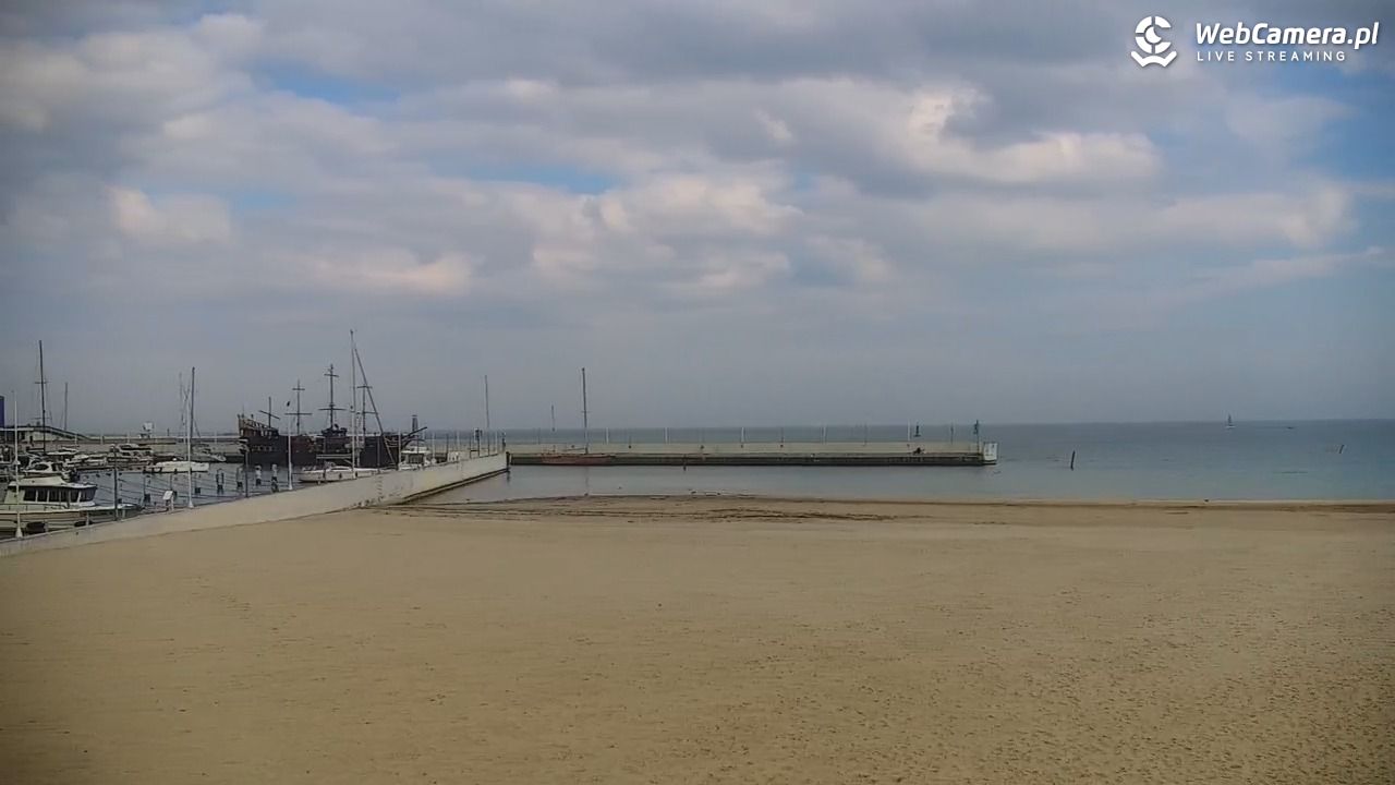 GDYNIA - widok na plażę i marinę - 15 kwiecień 2026, 15:41