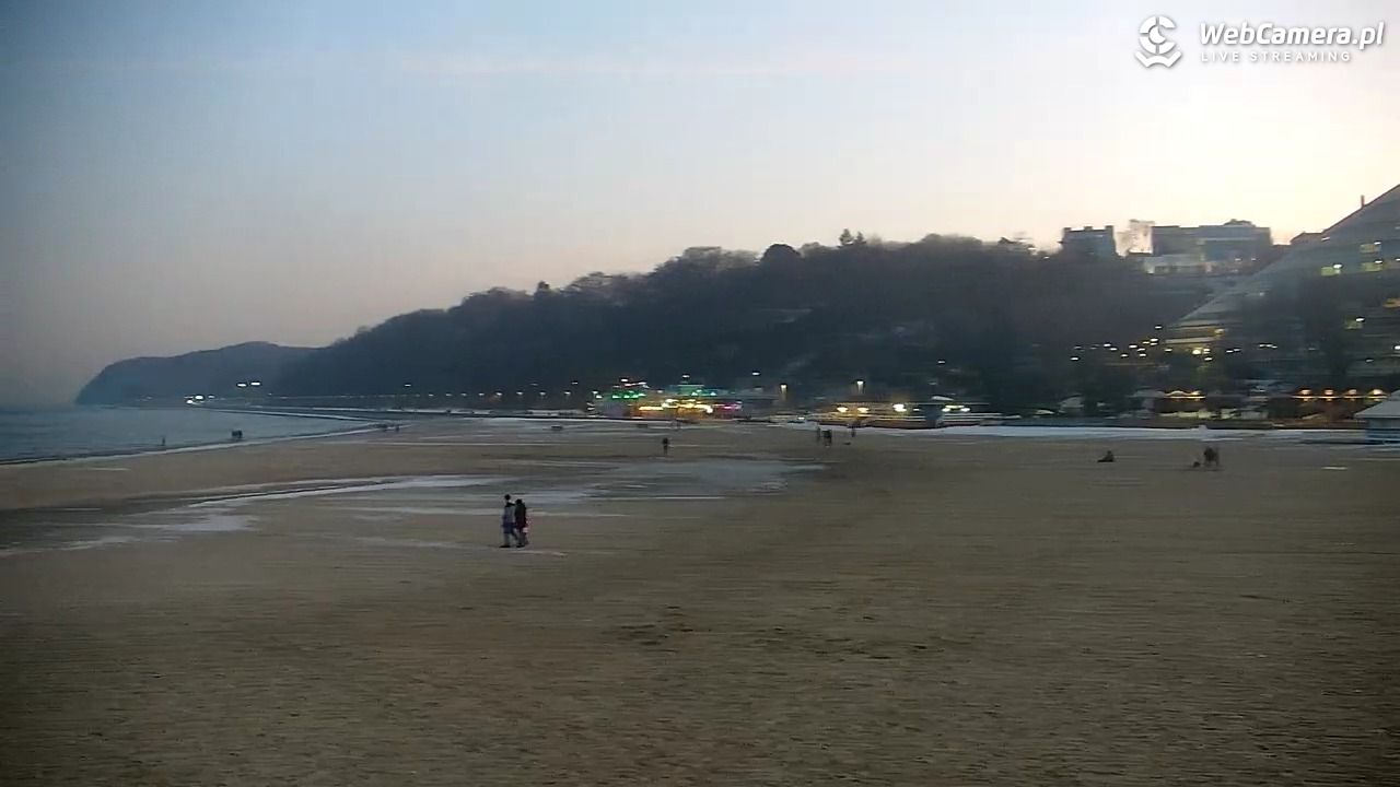 GDYNIA - widok na plażę i marinę - 27 luty 2026, 17:44