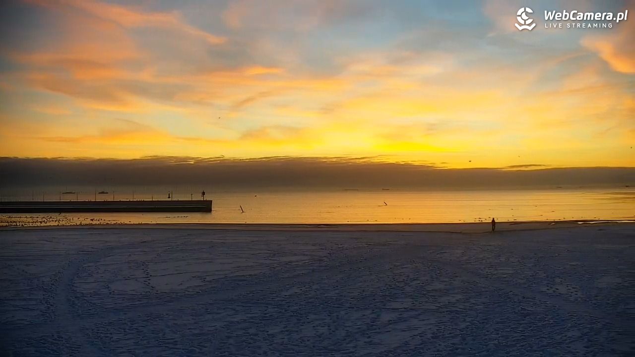 GDYNIA - widok na plażę i marinę - 15 styczeń 2026, 07:49