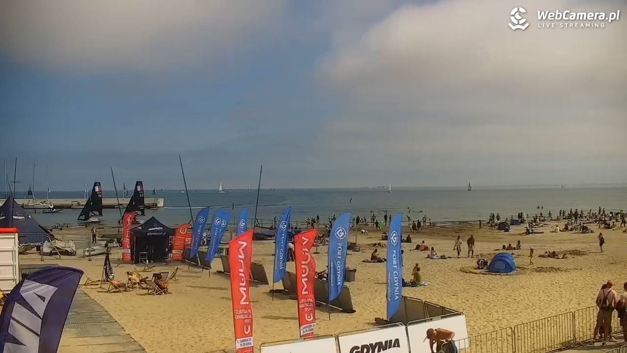 GDYNIA - widok na plażę i marinę - 15 lipiec 2026, 14:30