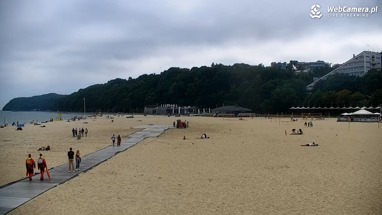 GDYNIA - widok na plażę i marinę - 13 lipiec 2026, 15:27