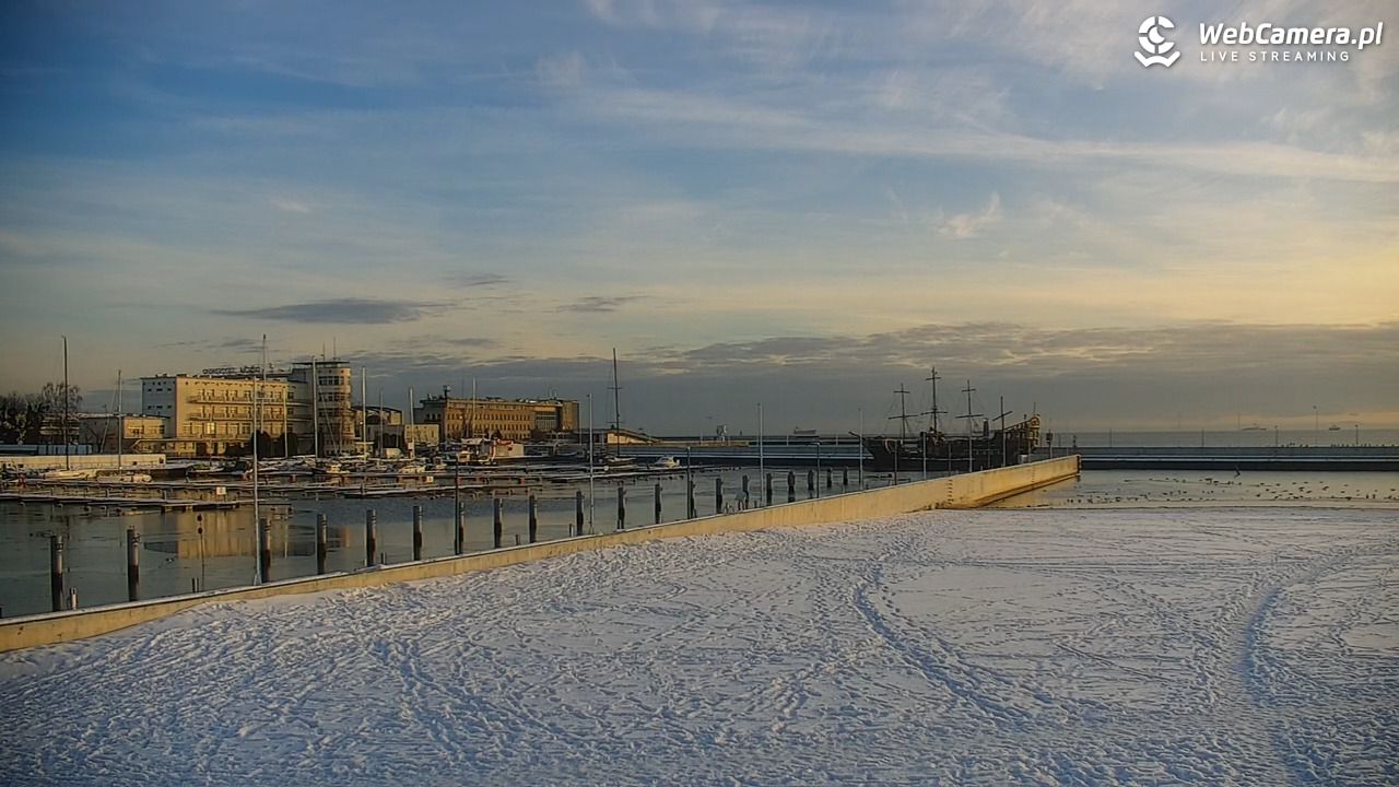 GDYNIA - widok na plażę i marinę - 15 styczeń 2026, 09:08