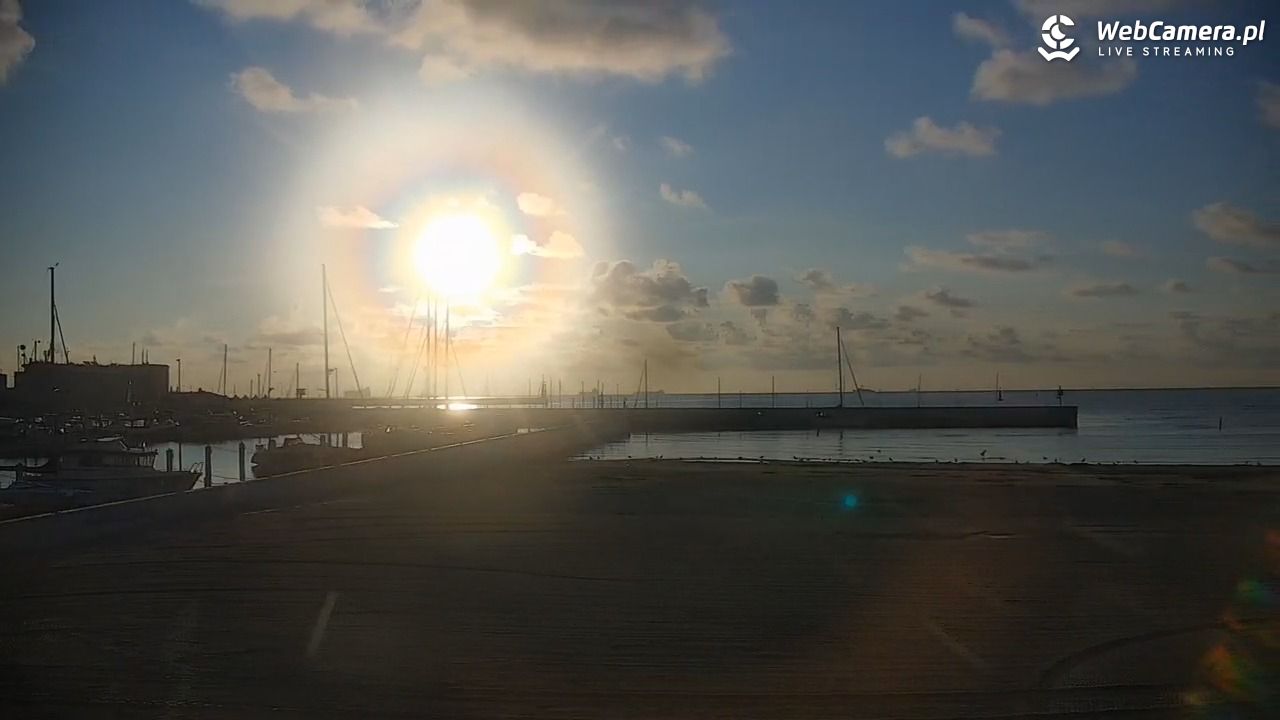 GDYNIA - widok na plażę i marinę - 26 sierpień 2026, 06:32