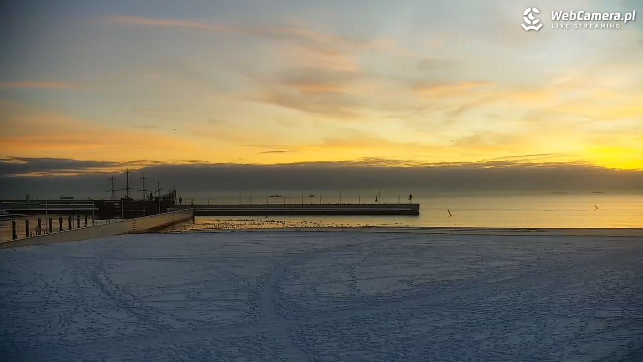 GDYNIA - widok na plażę i marinę - 15 styczeń 2026, 07:55