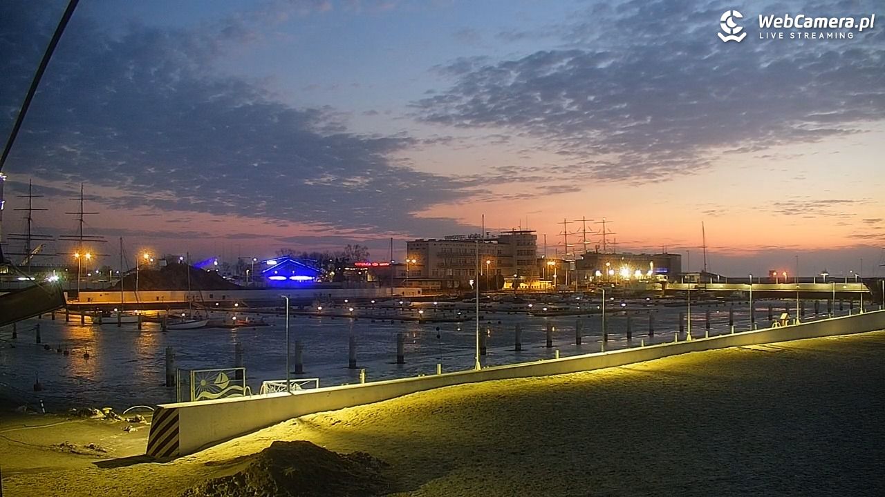 GDYNIA - widok na plażę i marinę - 28 luty 2026, 05:59