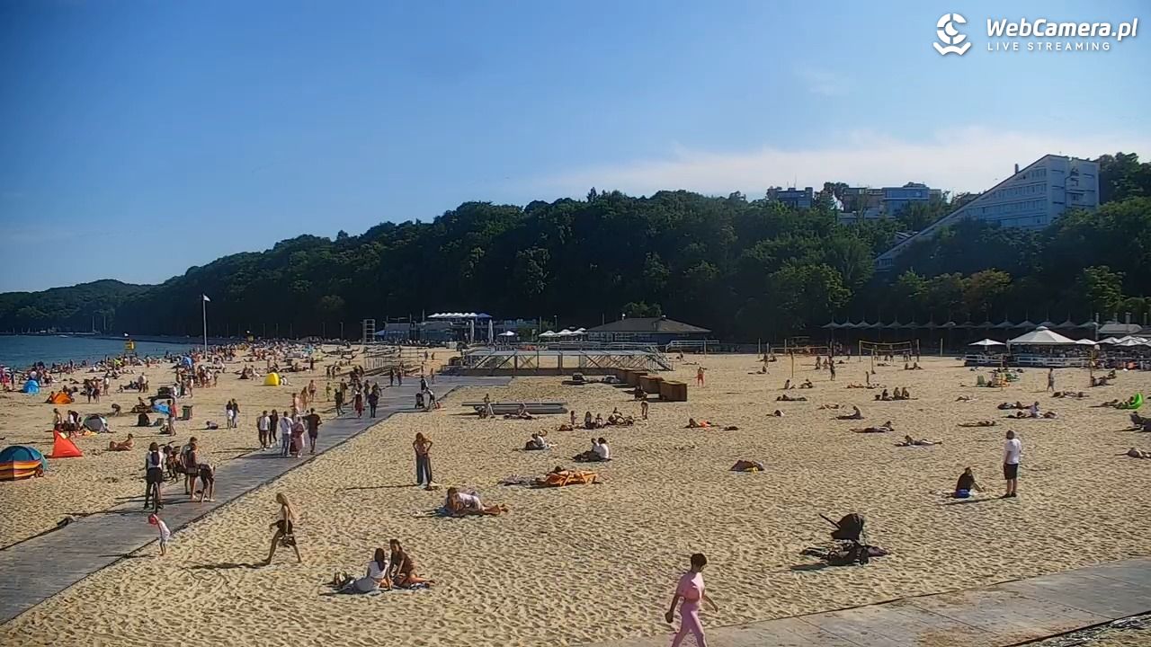GDYNIA - widok na plażę i marinę - 14 lipiec 2026, 16:46