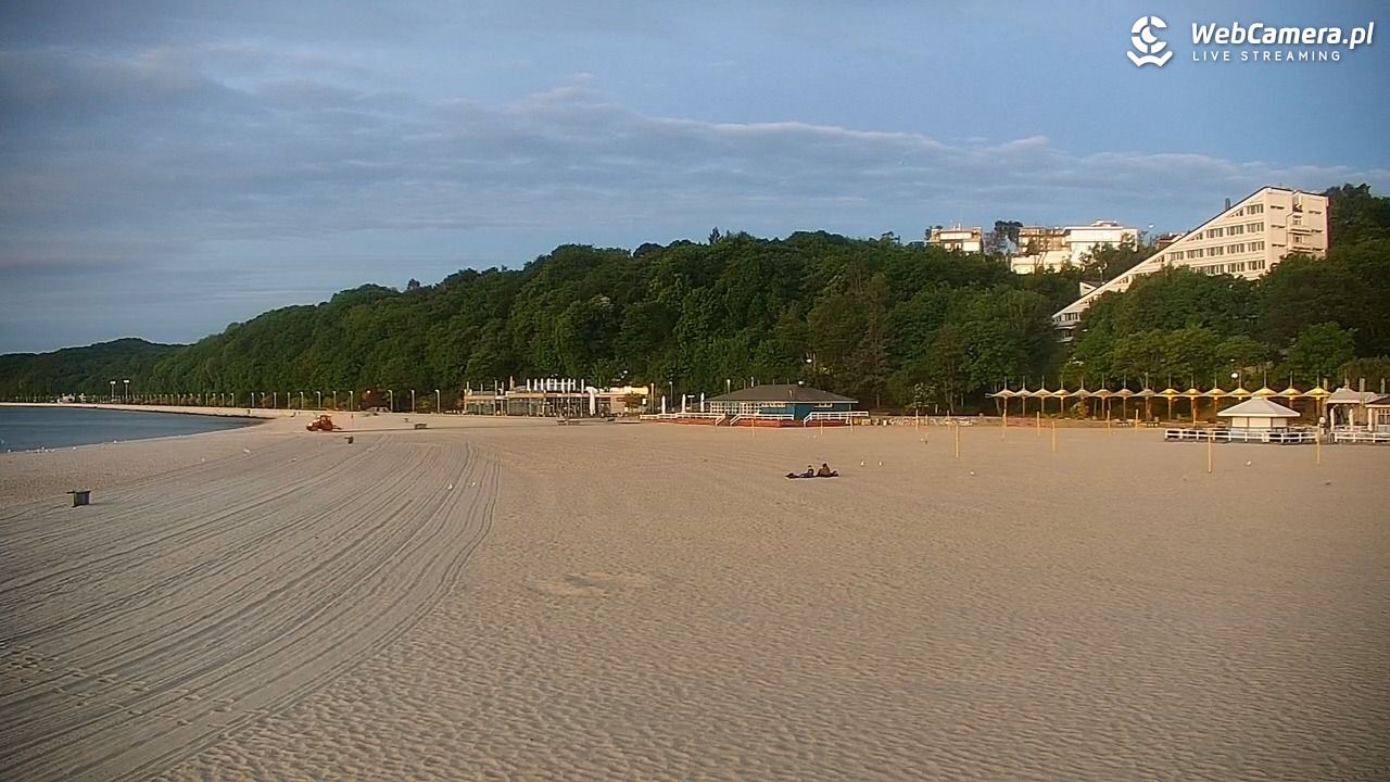 GDYNIA - widok na plażę i marinę - 27 maj 2026, 03:49