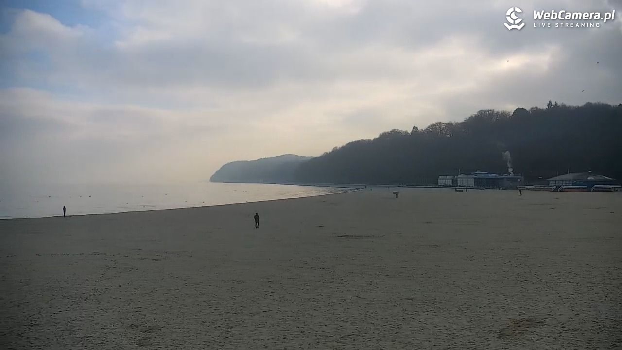 GDYNIA - widok na plażę i marinę - 25 listopad 2025, 12:43