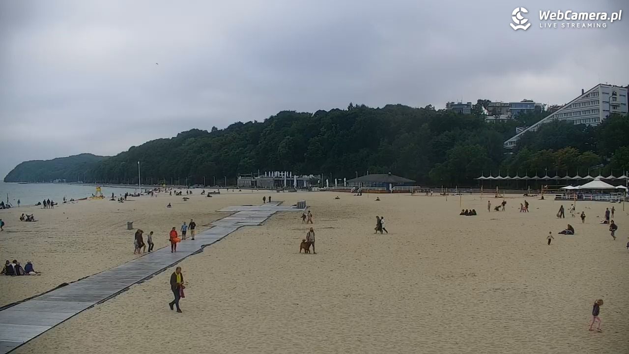 GDYNIA - widok na plażę i marinę - 13 lipiec 2026, 16:38