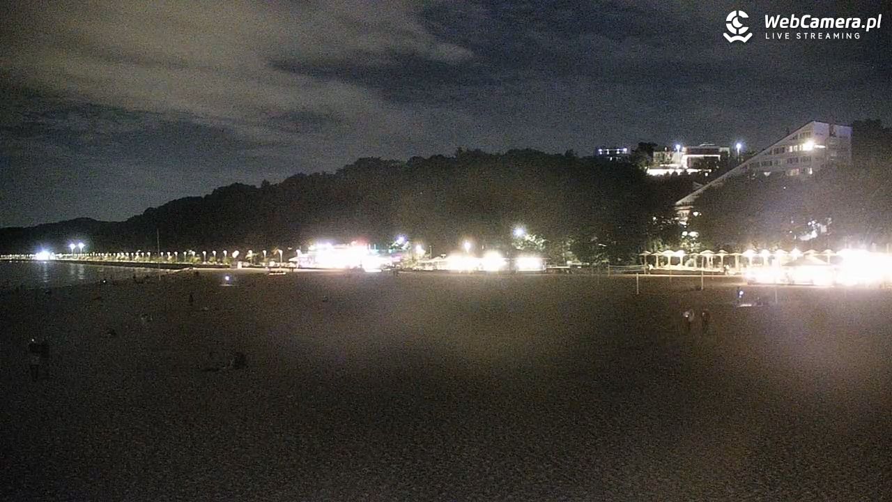 GDYNIA - widok na plażę i marinę - 29 sierpień 2026, 22:18