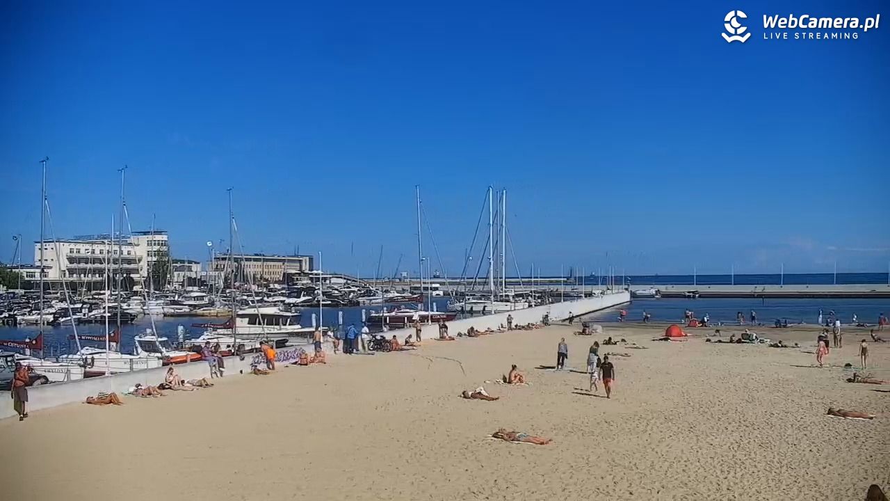 GDYNIA - widok na plażę i marinę - 25 sierpień 2026, 15:09