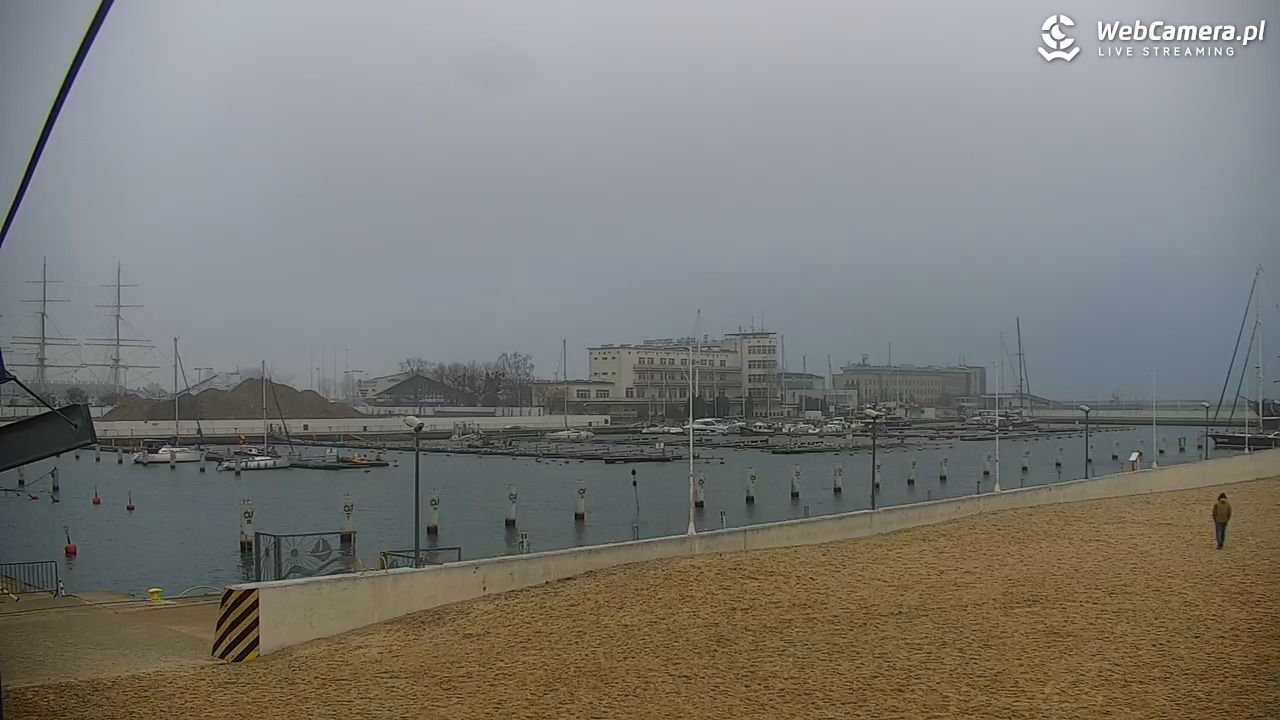 GDYNIA - widok na plażę i marinę - 30 listopad 2025, 10:40