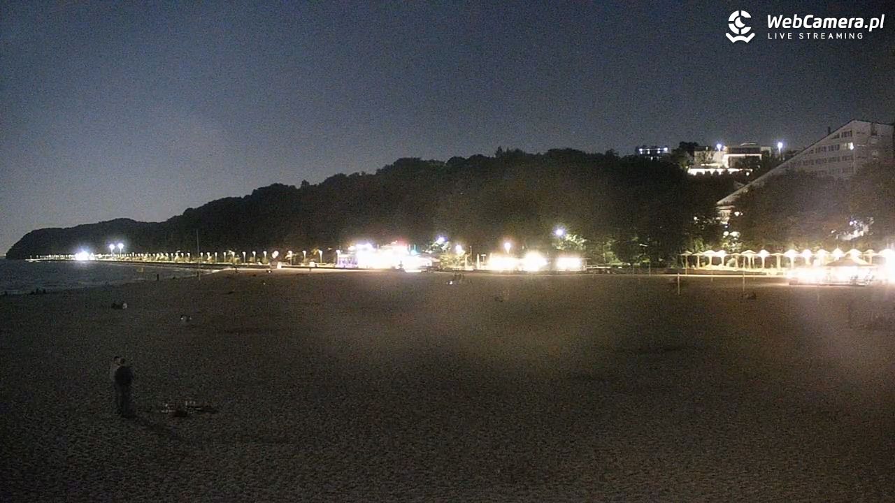 GDYNIA - widok na plażę i marinę - 27 sierpień 2026, 22:26