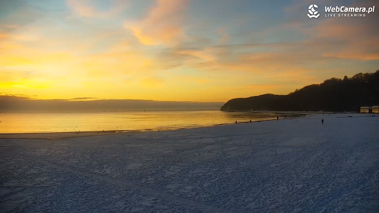 GDYNIA - widok na plażę i marinę - 15 styczeń 2026, 07:48