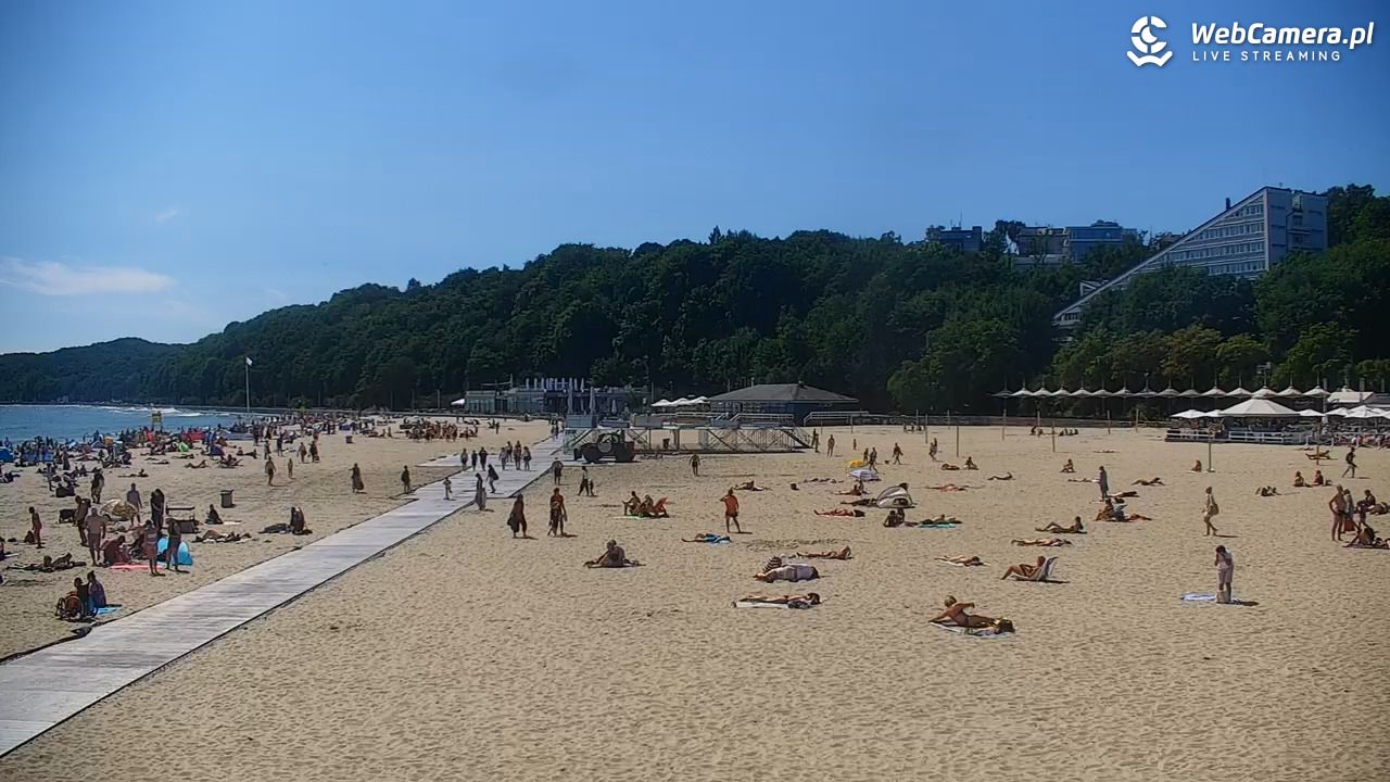 GDYNIA - widok na plażę i marinę - 14 lipiec 2026, 11:37