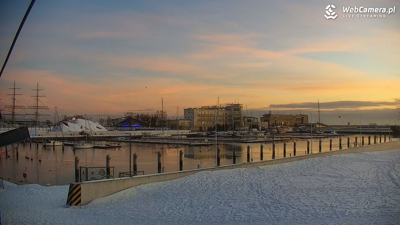 GDYNIA - widok na plażę i marinę - 15 styczeń 2026, 07:48