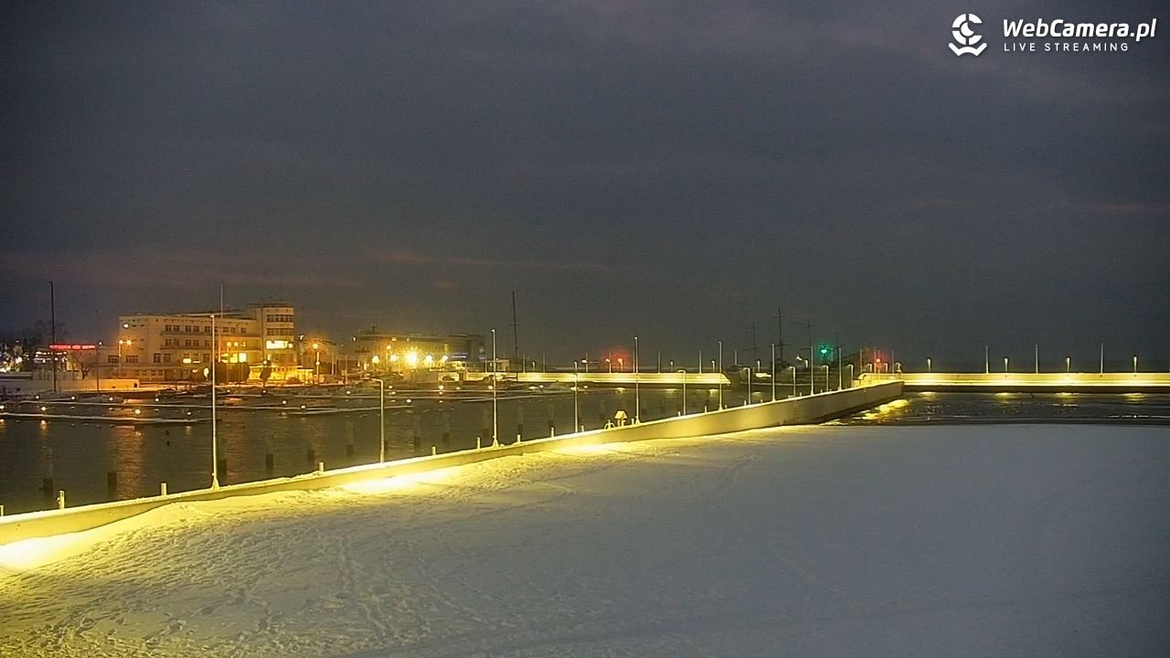 GDYNIA - widok na plażę i marinę - 14 styczeń 2026, 07:20