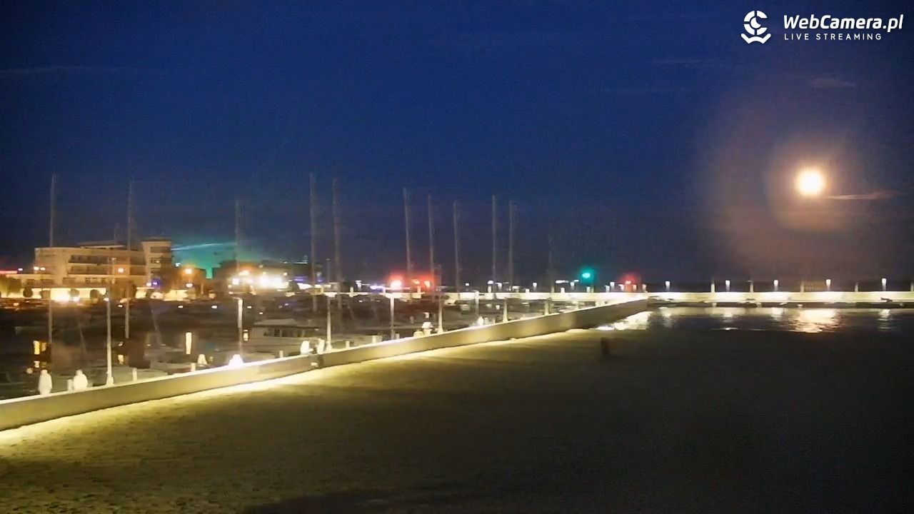GDYNIA - widok na plażę i marinę - 29 sierpień 2026, 20:39