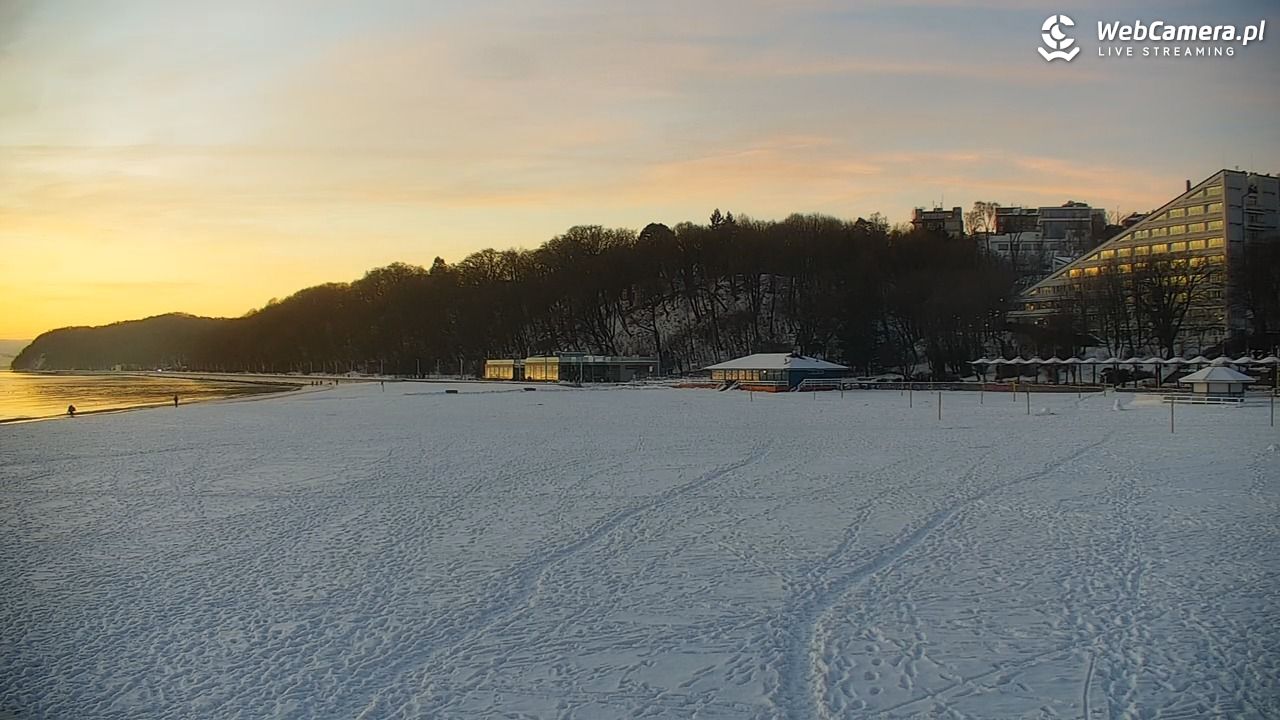 GDYNIA - widok na plażę i marinę - 15 styczeń 2026, 07:53