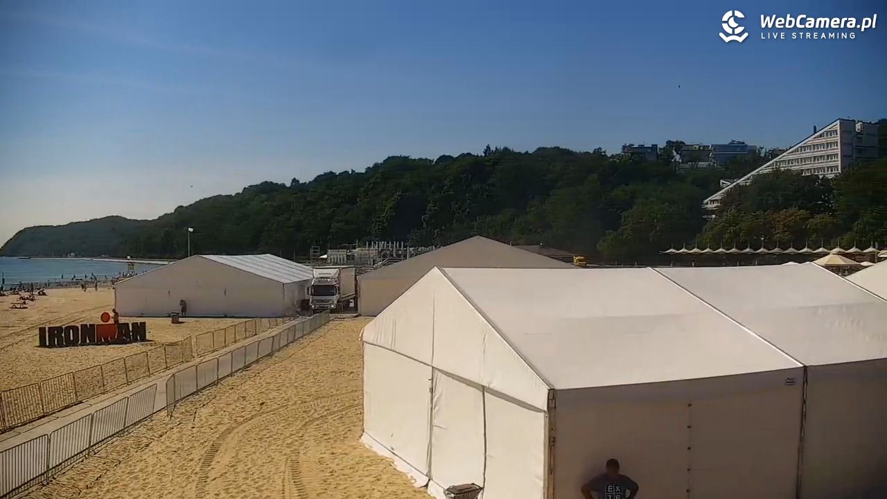 GDYNIA - widok na plażę i marinę - 16 lipiec 2026, 10:18