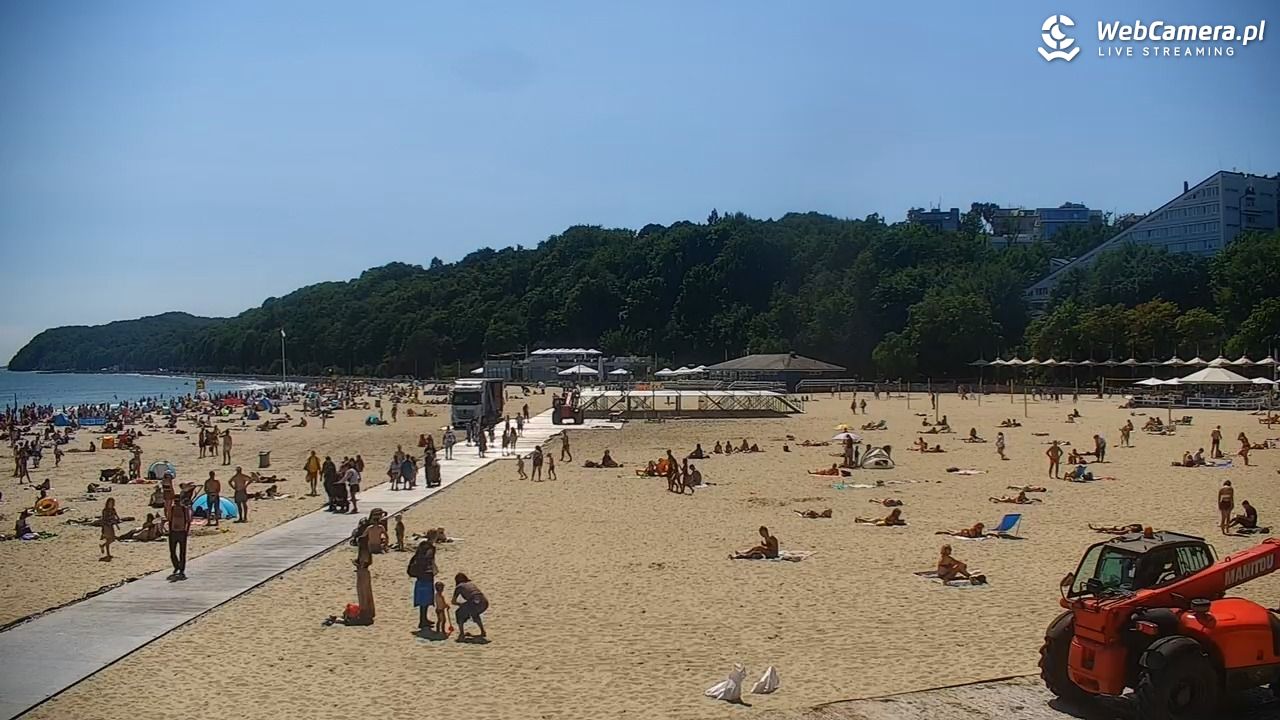 GDYNIA - widok na plażę i marinę - 14 lipiec 2026, 12:38